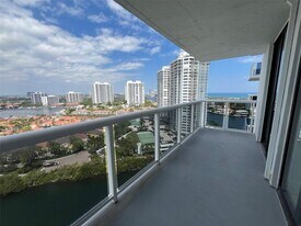 20505 E Country Club Dr in Aventura, FL - Building Photo