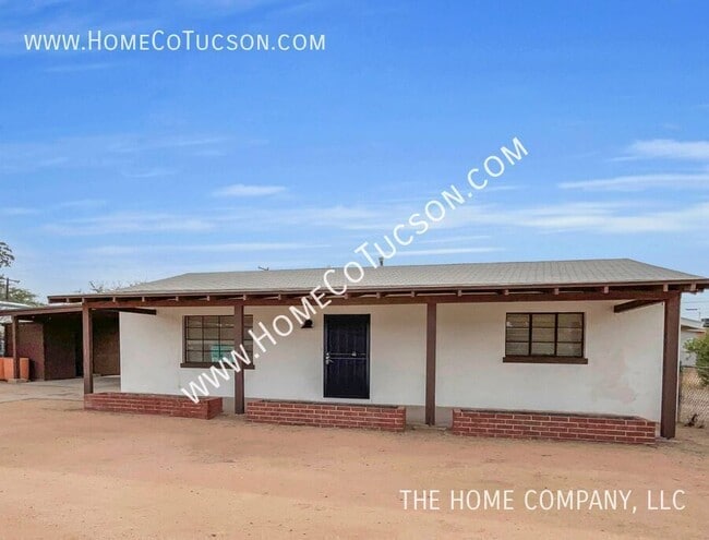 property at 833 W Jacinto St