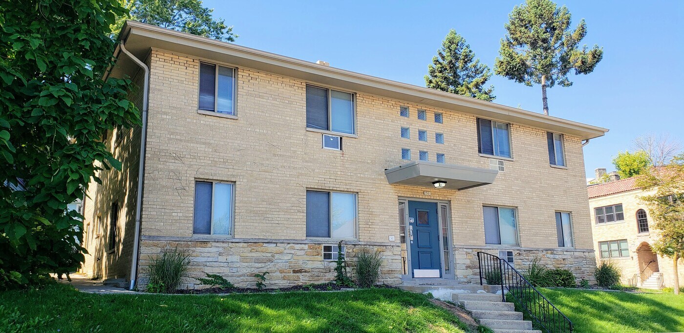 2501 S Kinnickinnic Ave in Milwaukee, WI - Building Photo