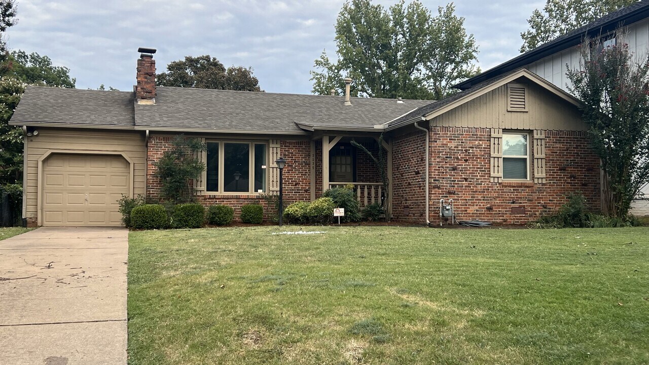 3235 S Troost Ave in Tulsa, OK - Foto de edificio