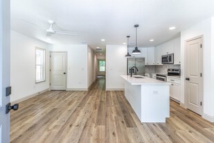 105 Ivy Ave in Niceville, FL - Building Photo