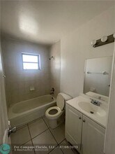 4051 N Dixie Hwy in Oakland Park, FL - Building Photo - Building Photo