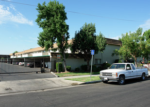 Dayton Square in Fresno, CA - Building Photo - Building Photo