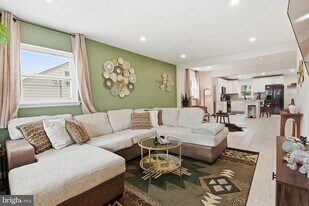 7024 Lee Park Ct in Falls Church, VA - Building Photo