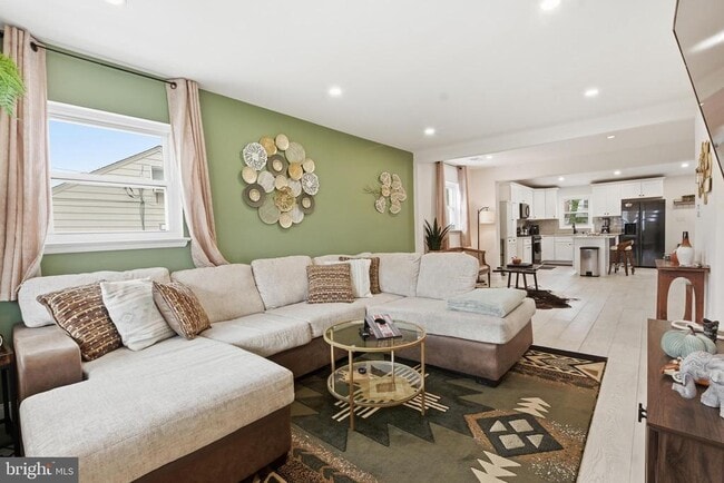 property at 7024 Lee Park Ct