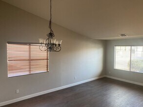 566 W Enchanted Desert Dr in Casa Grande, AZ - Building Photo - Building Photo
