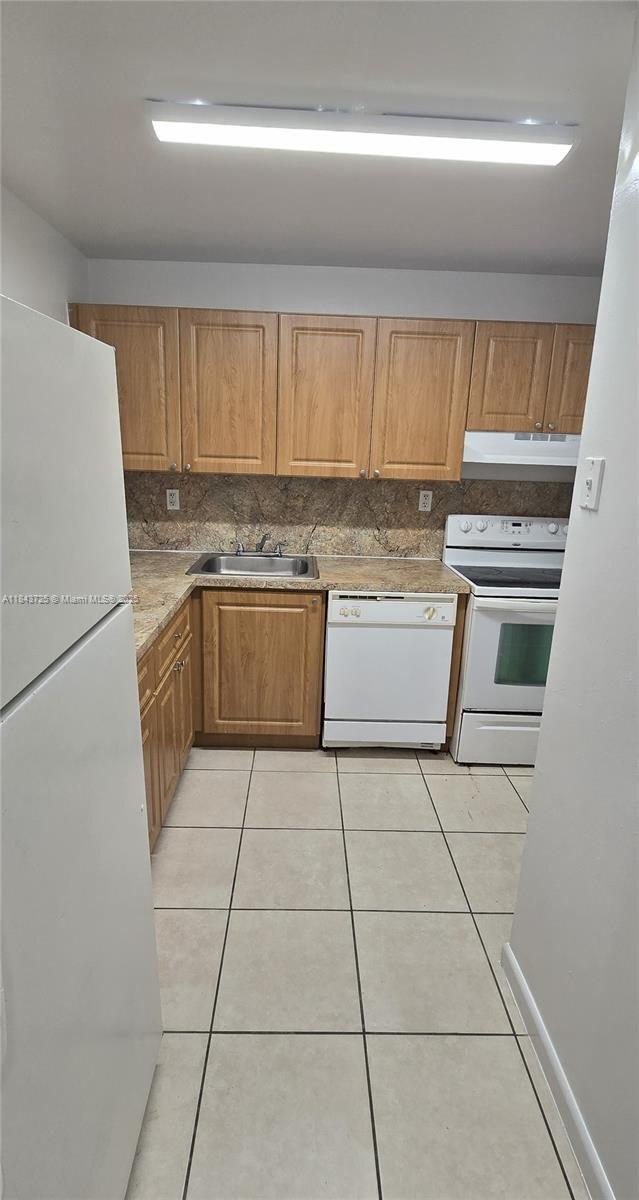 10820 SW 200th Dr in Cutler Bay, FL - Building Photo - Building Photo