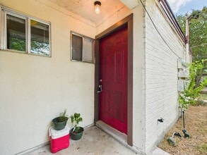 308 Ehlinger Dr in Bryan, TX - Building Photo - Building Photo