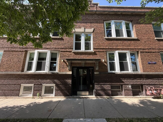 property at 2010 W Cornelia Ave