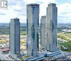 8 Interchange Wy in Vaughan, ON - Building Photo