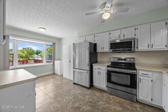 125 Canebrake Dr in New Bern, NC - Building Photo - Building Photo