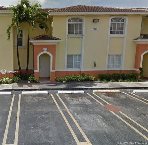 7330 NW 174th Terrace-Unit -102 in Hialeah, FL - Foto de edificio