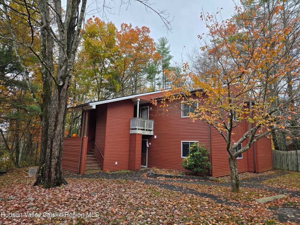 1221 Church Rd in Saugerties, NY - Building Photo