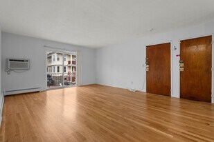 8 Robinwood Ave, Unit 6 in Boston, MA - Building Photo