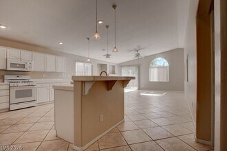 1460 Dragon Rock Dr in Henderson, NV - Building Photo - Building Photo