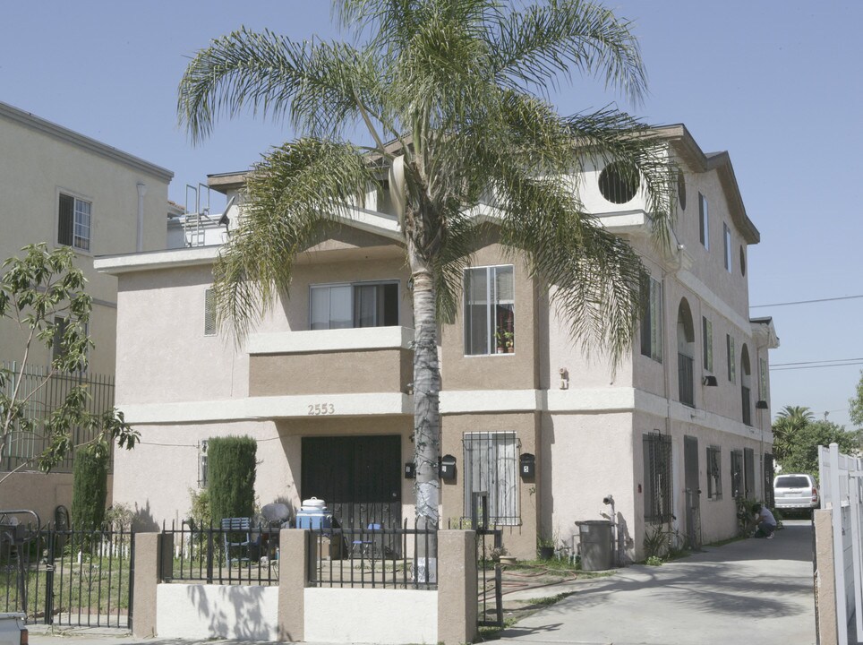 2553 S Bronson Ave in Los Angeles, CA - Foto de edificio