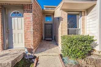 9393 Westwood Village Dr in Houston, TX - Building Photo - Building Photo