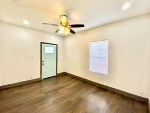 828 Dakota St in San Antonio, TX - Building Photo - Building Photo