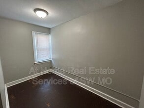 217 W Grand St in Springfield, MO - Building Photo - Building Photo