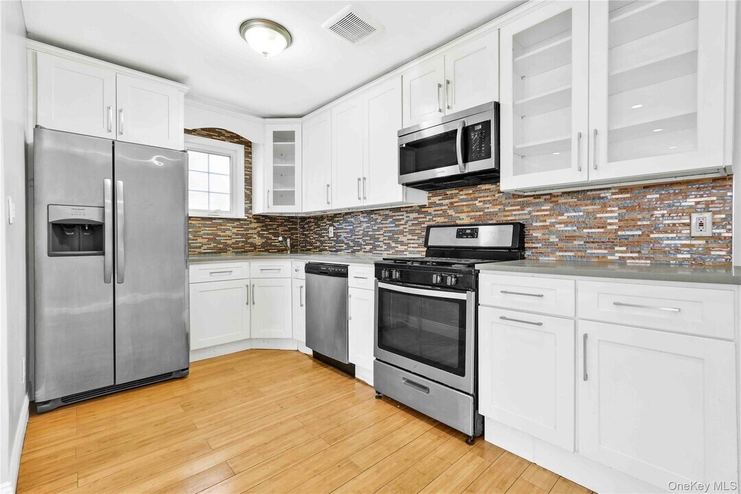 228-07 146th Ave in Queens, NY - Building Photo