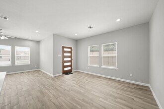 4338 Brinkley St in Houston, TX - Building Photo - Building Photo