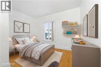 180 Emerald St S in Hamilton, ON - Building Photo - Building Photo