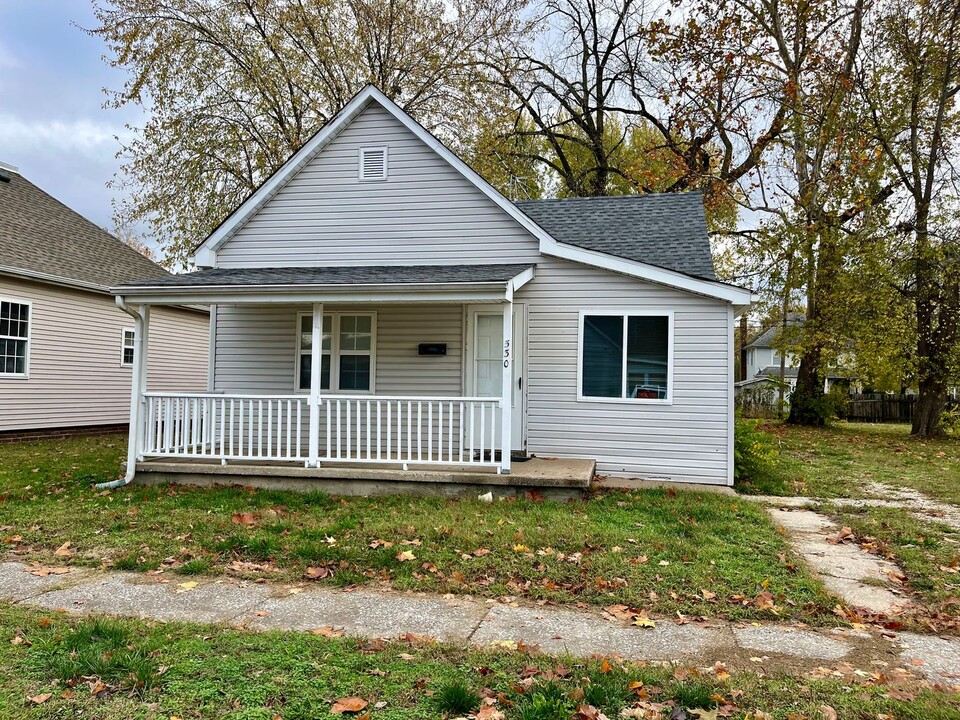 530 Broadway in East Alton, IL - Foto de edificio