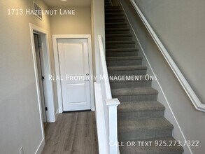 1713 Hazelnut Ln in Milpitas, CA - Building Photo - Building Photo