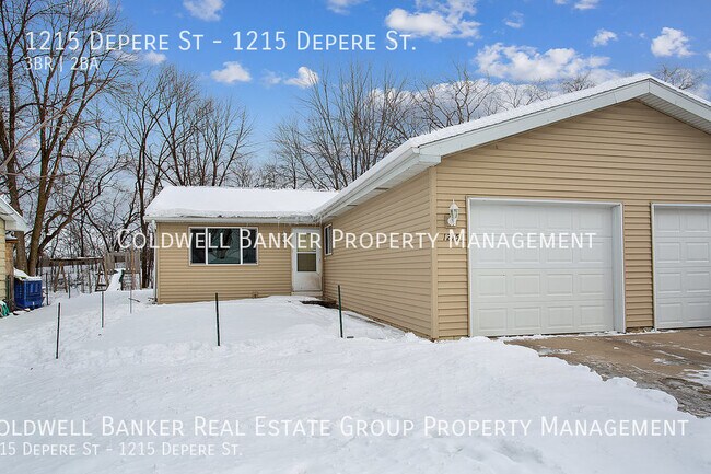 1215 Depere St in Menasha, WI - Building Photo - Building Photo
