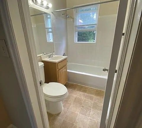 5085 Temple Hill Rd in Temple Hills, MD - Building Photo - Building Photo