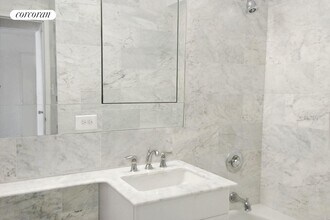 230 E 79th St in New York, NY - Building Photo - Building Photo