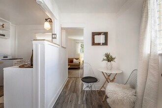 1159 N Fuller Ave, Unit B in West Hollywood, CA - Foto de edificio - Building Photo