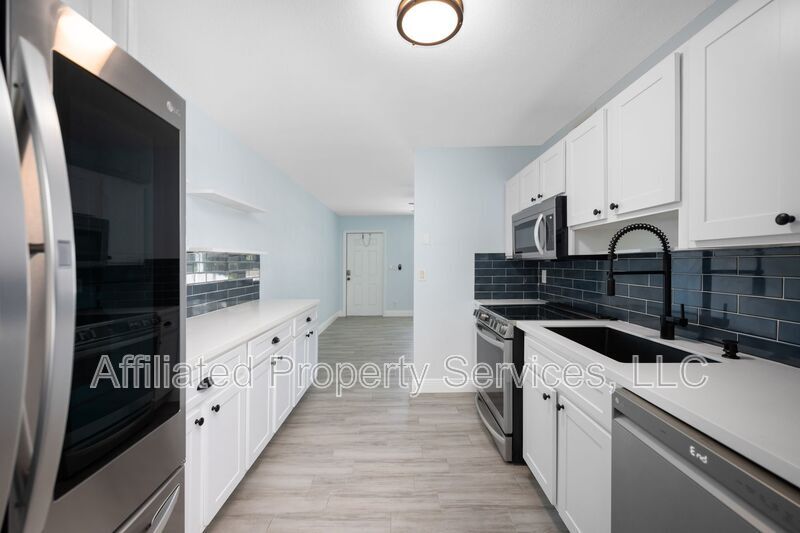 5207 N Flagler Dr in West Palm Beach, FL - Building Photo