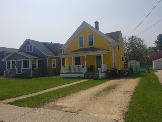 609 Lawn Dr in Loves Park, IL - Foto de edificio - Building Photo