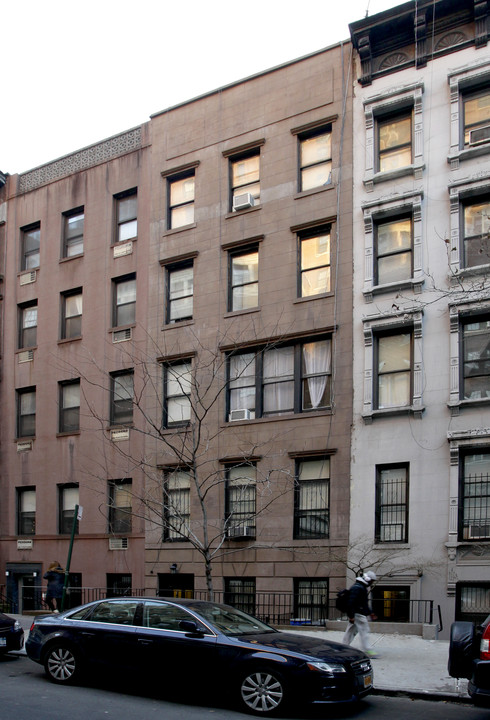 148 W 73rd St in New York, NY - Building Photo