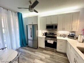 1715 Windy Pines Dr in Naples, FL - Foto de edificio - Building Photo