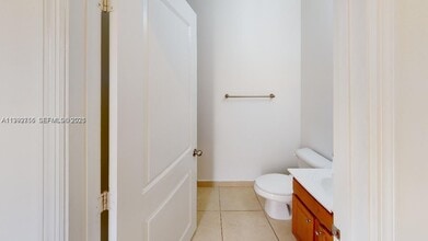 460 NE 194th Terrace in Miami, FL - Building Photo - Building Photo