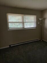 19 East St, Unit 19D in Essex Junction, VT - Building Photo - Building Photo