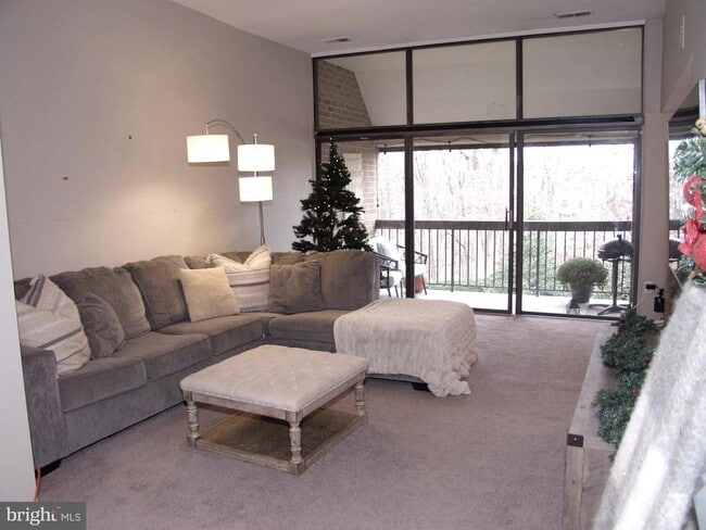 property at 1625 Parkcrest Cir