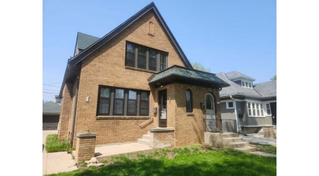 2533 N 72nd St, Unit 2533