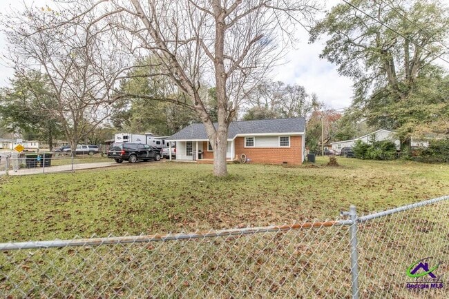 100 Ravenwood Way in Warner Robins, GA - Building Photo - Building Photo