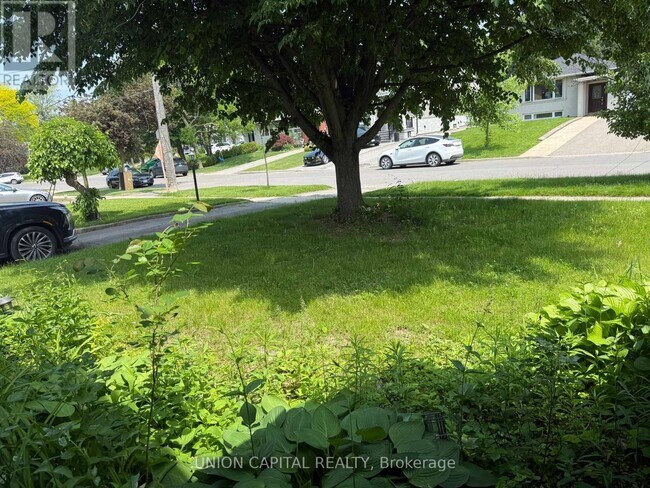 99 Wyndcliff Crescent in Toronto, ON - Building Photo - Building Photo