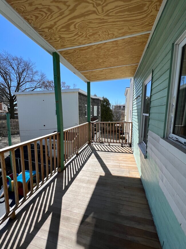 225 Holland St, Unit 2 in Somerville, MA - Building Photo - Building Photo