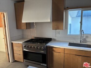 366 1/2 E Hillsdale St in Inglewood, CA - Building Photo - Building Photo