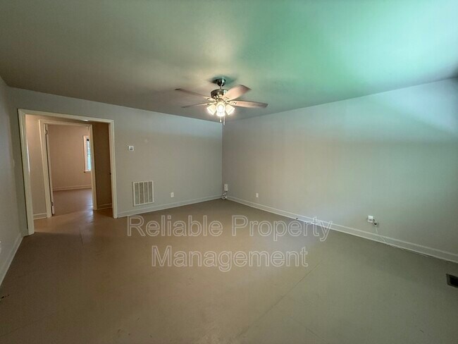 725 Locust Ln in Raleigh, NC - Building Photo - Building Photo