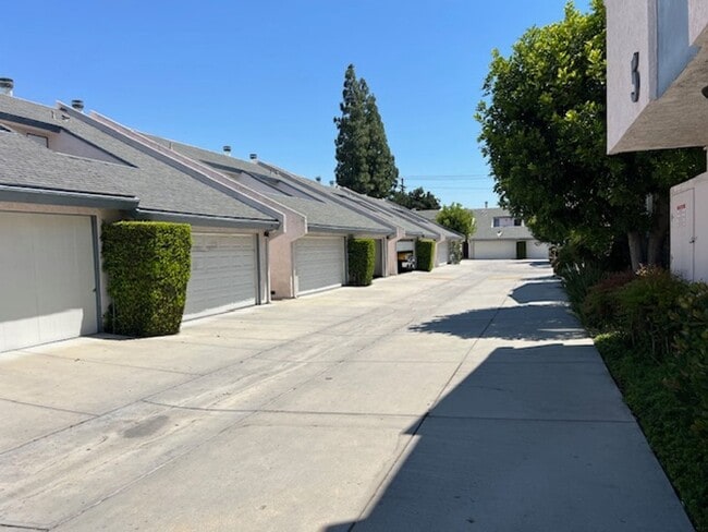 21333 Lassen St in Los Angeles, CA - Building Photo - Building Photo