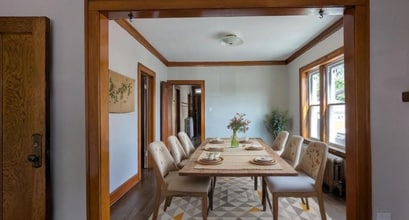 2015 N Leclaire Ave in Chicago, IL - Building Photo - Building Photo