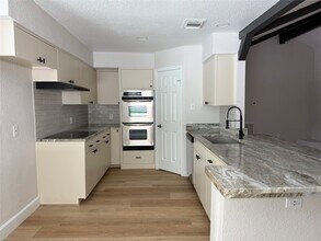 7026 Hidden Arbor Ln in Houston, TX - Building Photo - Building Photo