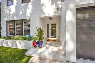 1117 Alberca St in Coral Gables, FL - Building Photo - Building Photo