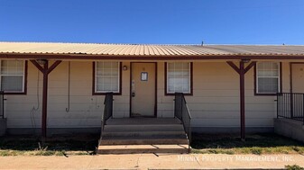 Southern Cross Apartments in Slaton, TX - Building Photo